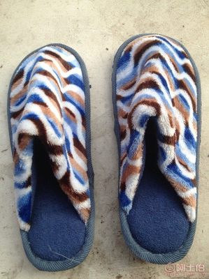 义乌越火江湖 10元甩卖模式如何引爆地摊棉拖鞋批发新潮流